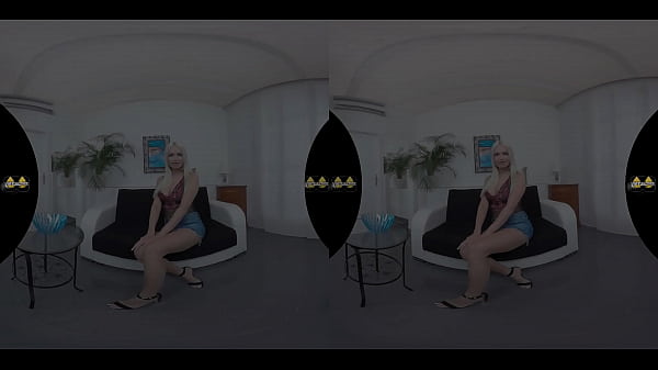 Lena Love pissing in VR