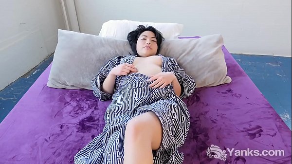 Beauty amateur Asian babe from Yanks Hope Gold loving her delicious clit