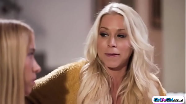 Big boob stepmommy licks stepdaughters pussy