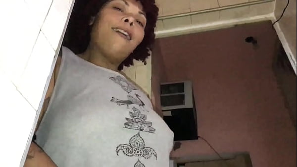 Spying on a young man taking a shower, I couldn't resist and gave him a nice pussy