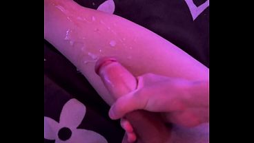 I MASTURBATE THE HUGE COCK AND I COME ON TOP OF MYSELF