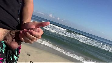 I like to masturbate in public and attract the attention of hot girls